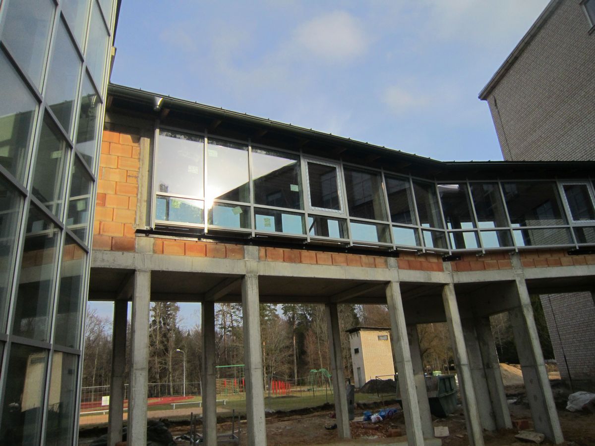 стеклянный фасад установленный в Риге